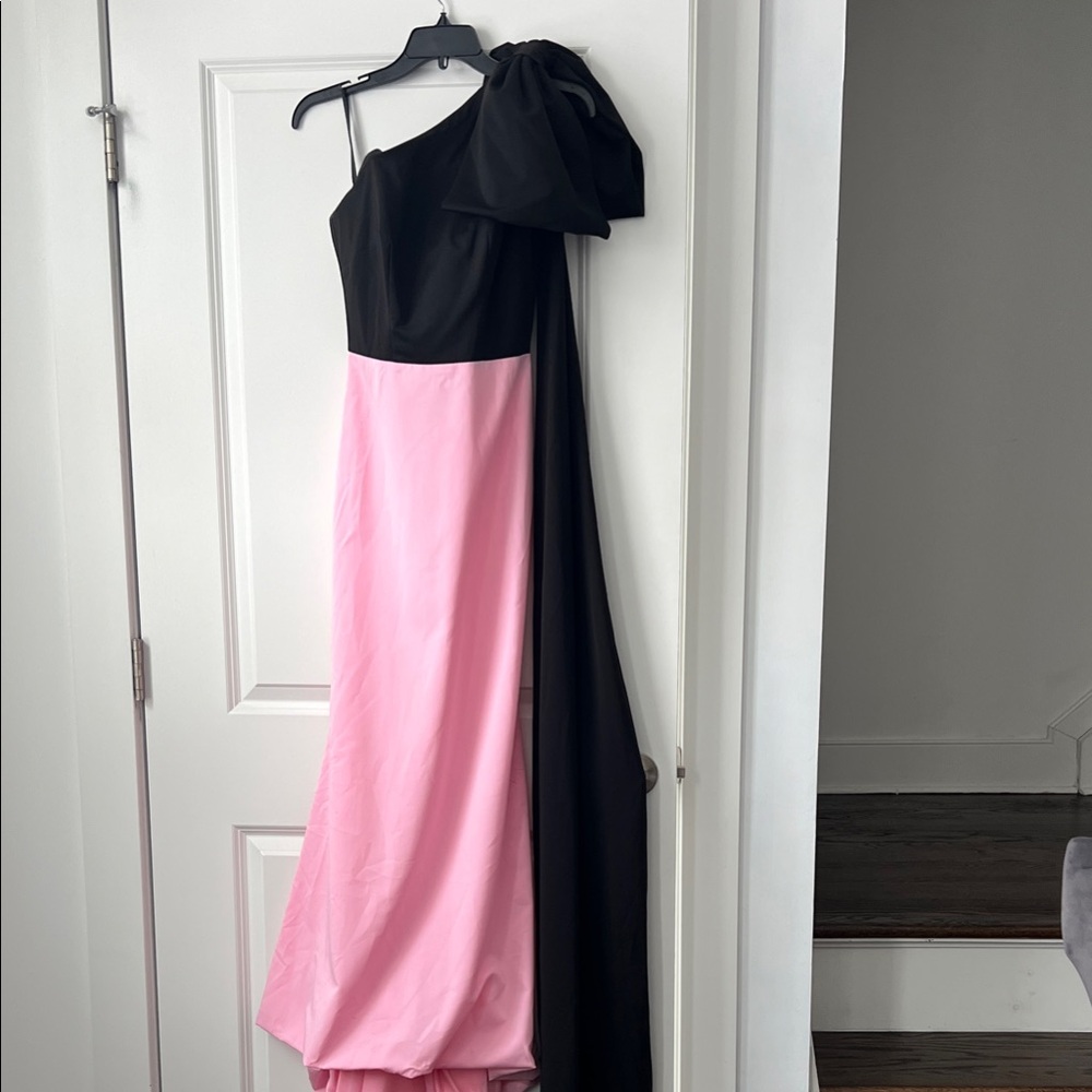 Elegant One-Shoulder Black and Pink Evening Gown